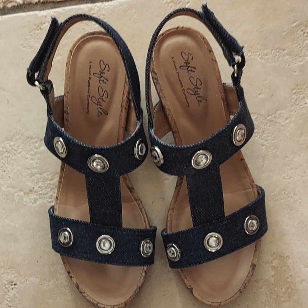 Like New Soft Style by Hush Puppies Denim Look with Accents